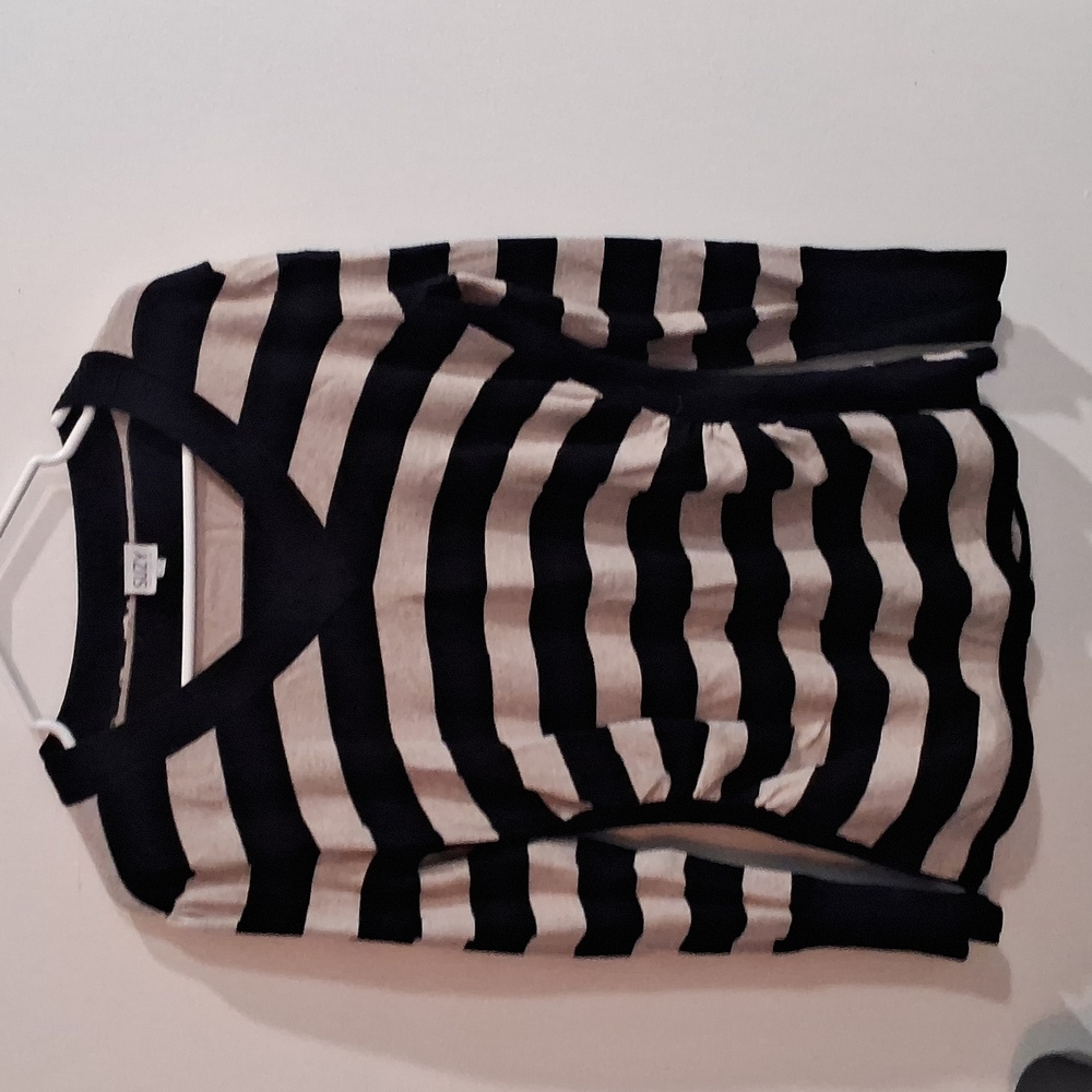 Suzy Shier Top. XL